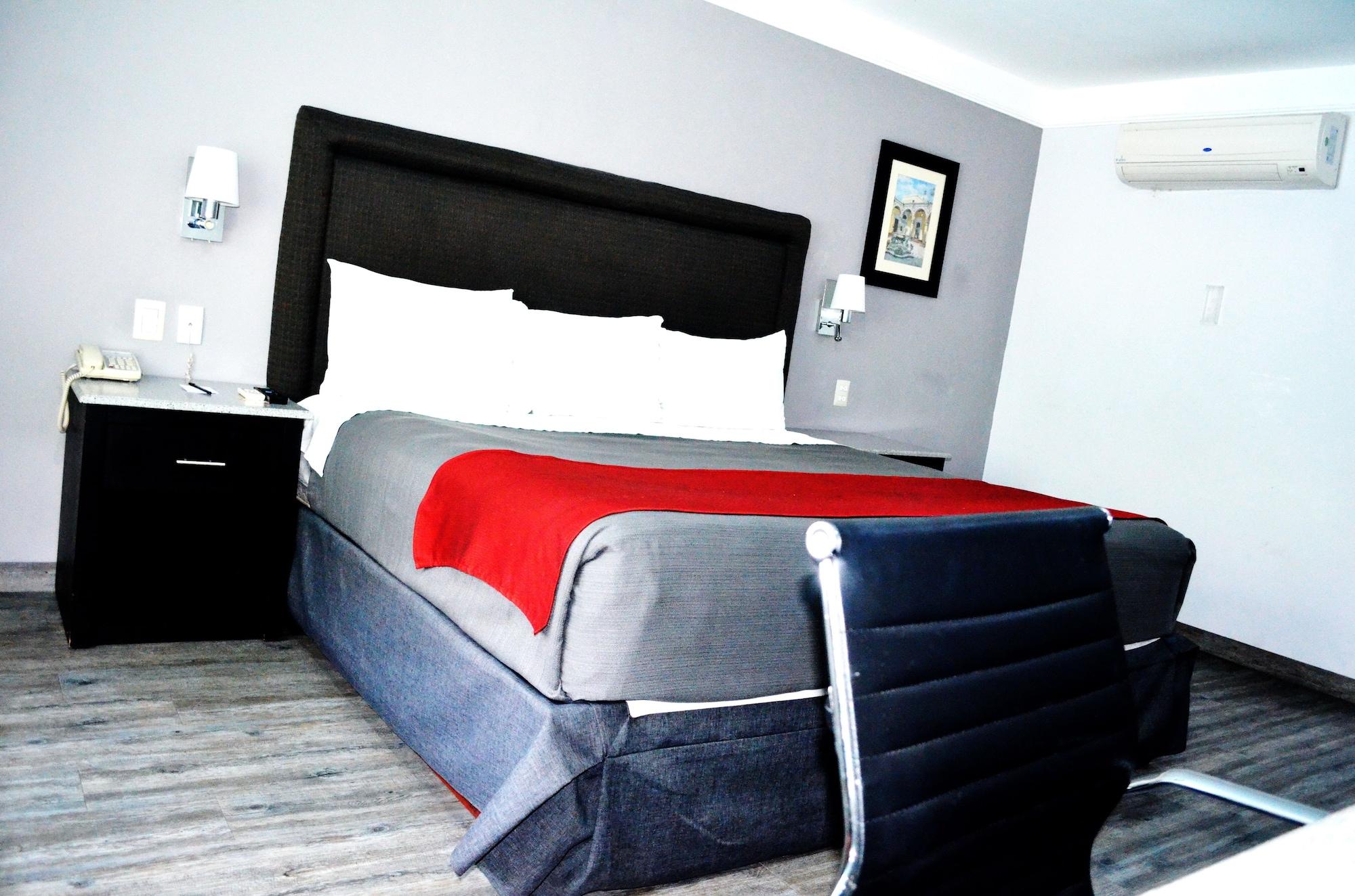 Hotel Plaza Camelinas Querétaro