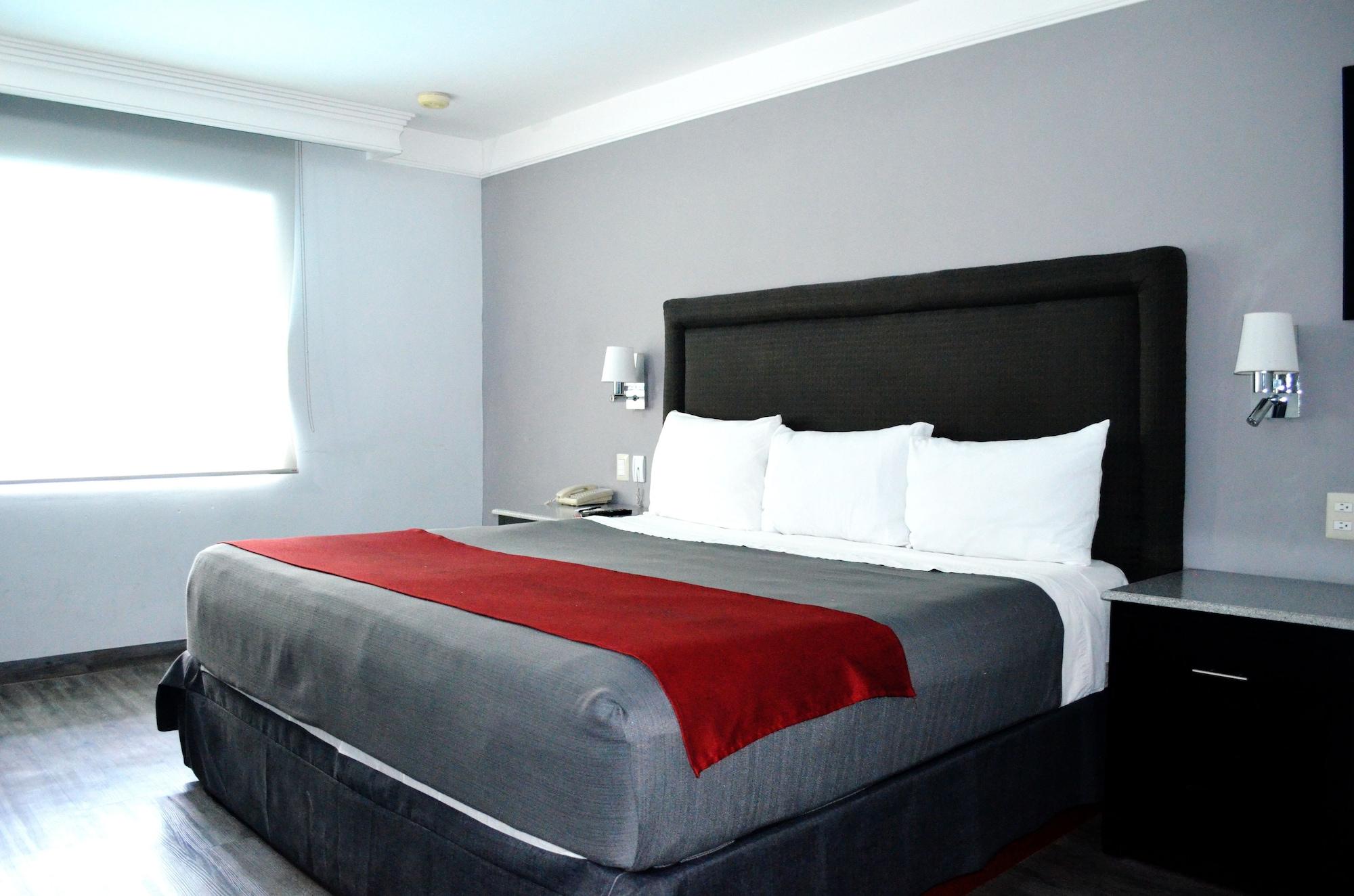 Hotel Plaza Camelinas Querétaro