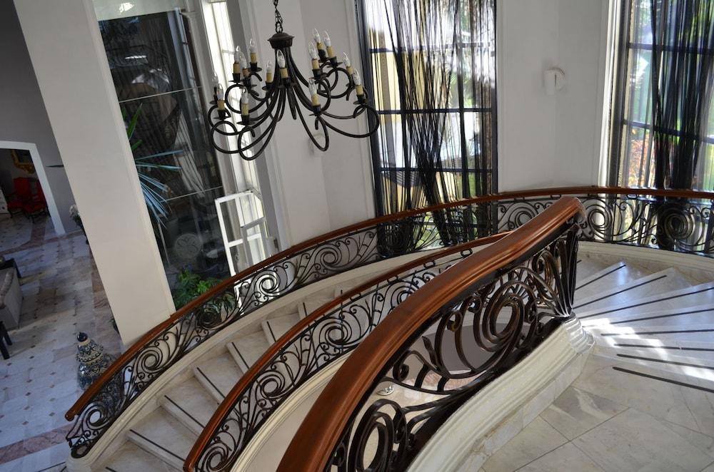 Plaza Camelinas 4* Querétaro