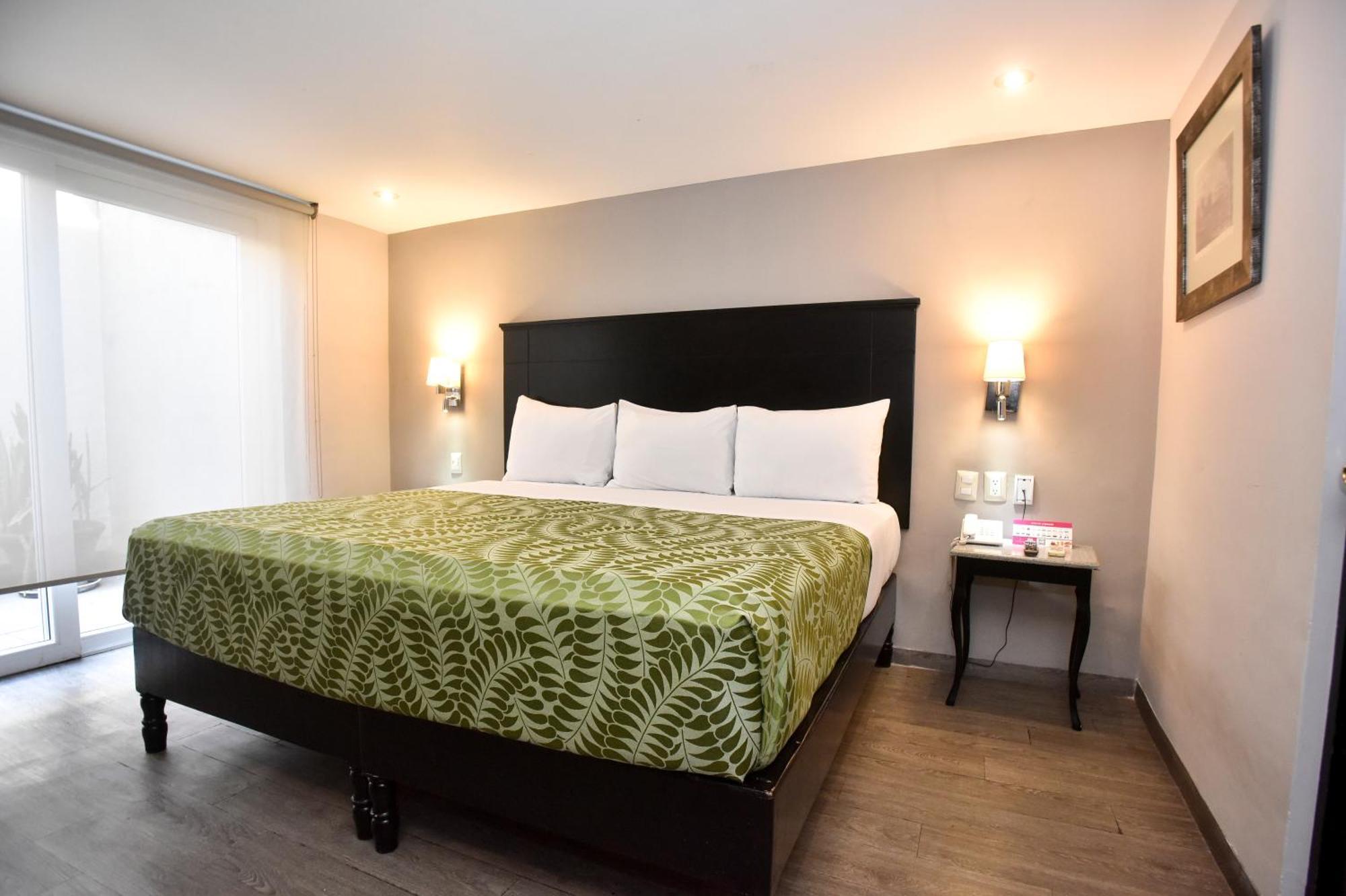 Hotel Plaza Camelinas Querétaro