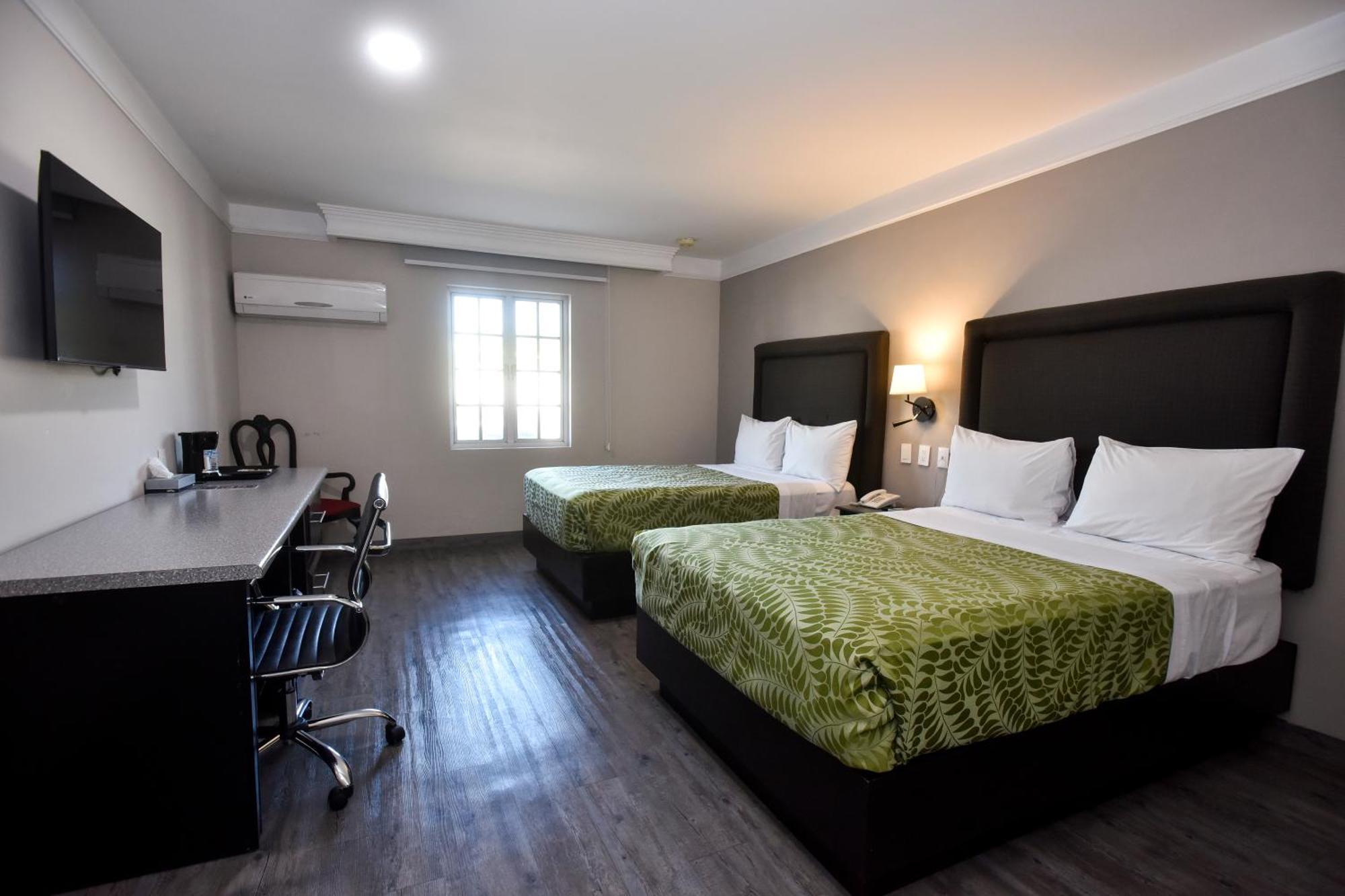 Plaza Camelinas 4* Querétaro